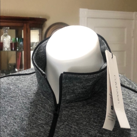 Calvin Klein - Picture 3 of 5